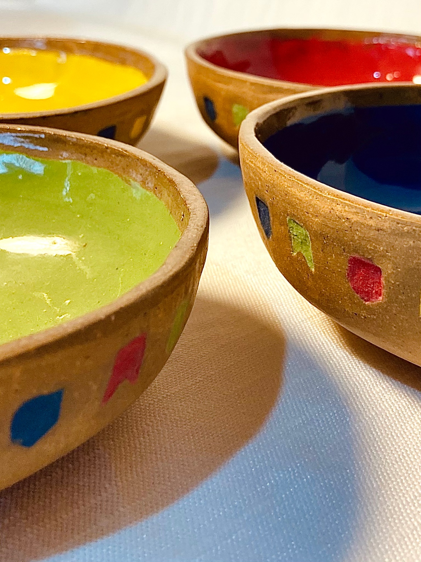 Cumbucas em cerâmica esmaltada